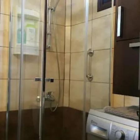 Apartment Near The Aparment With Garden *