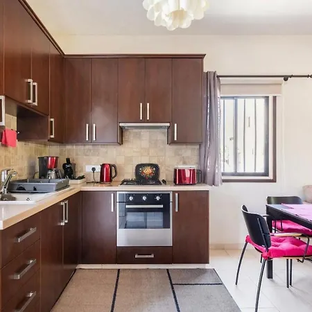 Near The Aparment With Garden Apartment