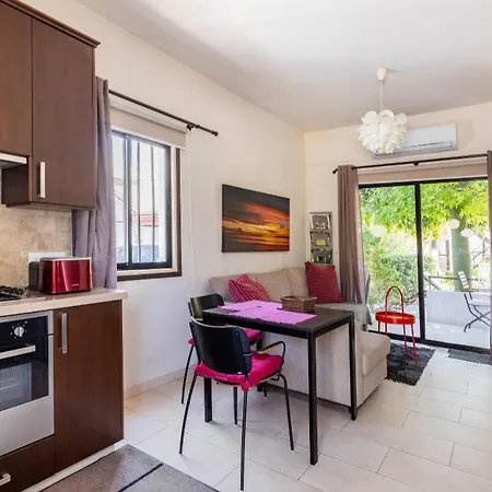 Apartment Near The Aparment With Garden