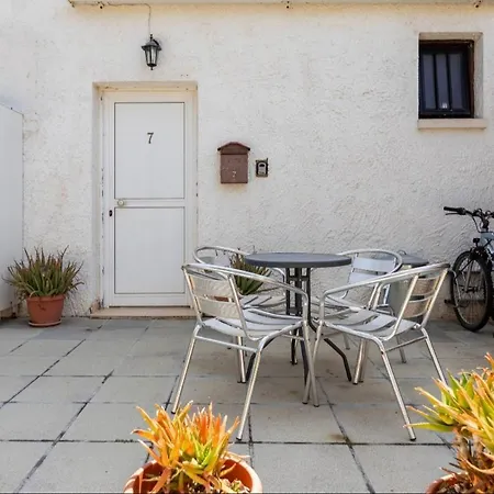 Apartament Near The Aparment With Garden Periwolia