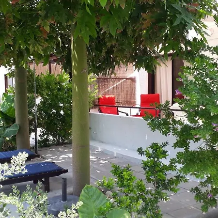 Near The Aparment With Garden Apartment Perivolia