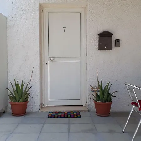 Apartment Near The Aparment With Garden Perivolia