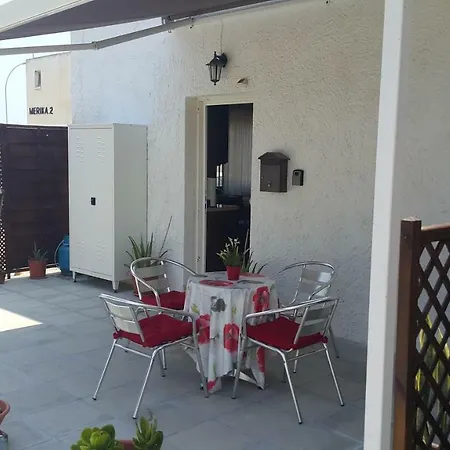 Near The Aparment With Garden Apartment Perivolia