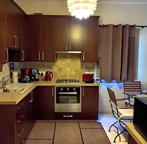 Near The Aparment With Garden Apartament *