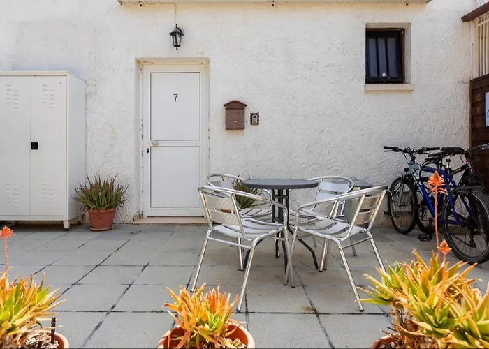 Apartament Near The Aparment With Garden Periwolia