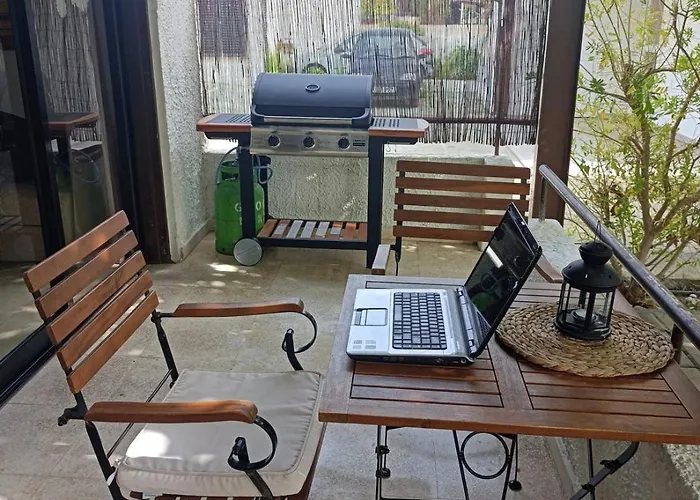 Apartament Near The Aparment With Garden