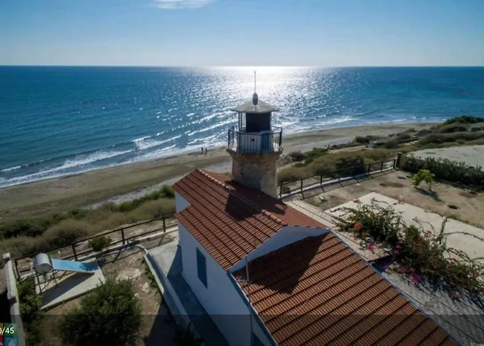 Near The Aparment With Garden Apartament