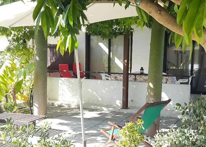 Near The Aparment With Garden Διαμέρισμα