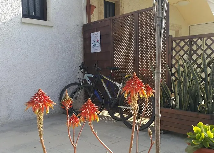 Near The Aparment With Garden Διαμέρισμα *