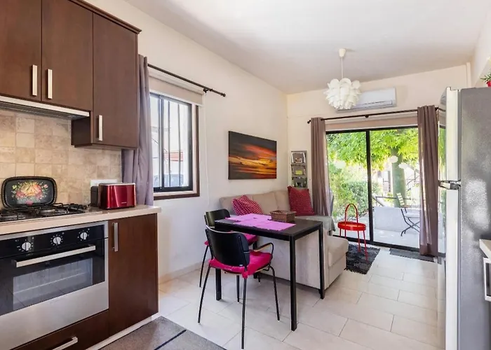 Διαμέρισμα Near The Aparment With Garden