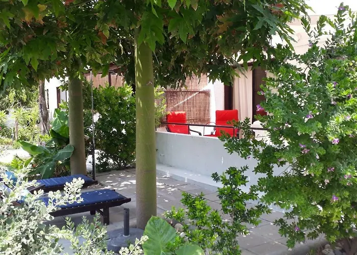 Near The Aparment With Garden شقة بريفوليا