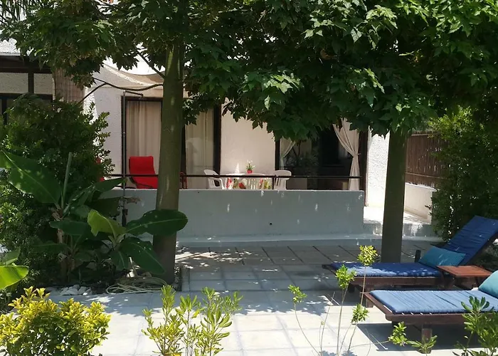 Near The Aparment With Garden شقة