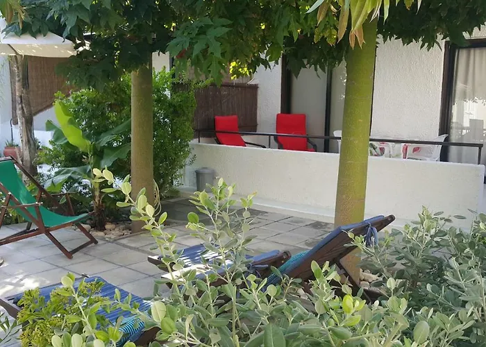 Near The Aparment With Garden شقة